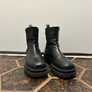 Black Leather Derimod Chelsea Boots